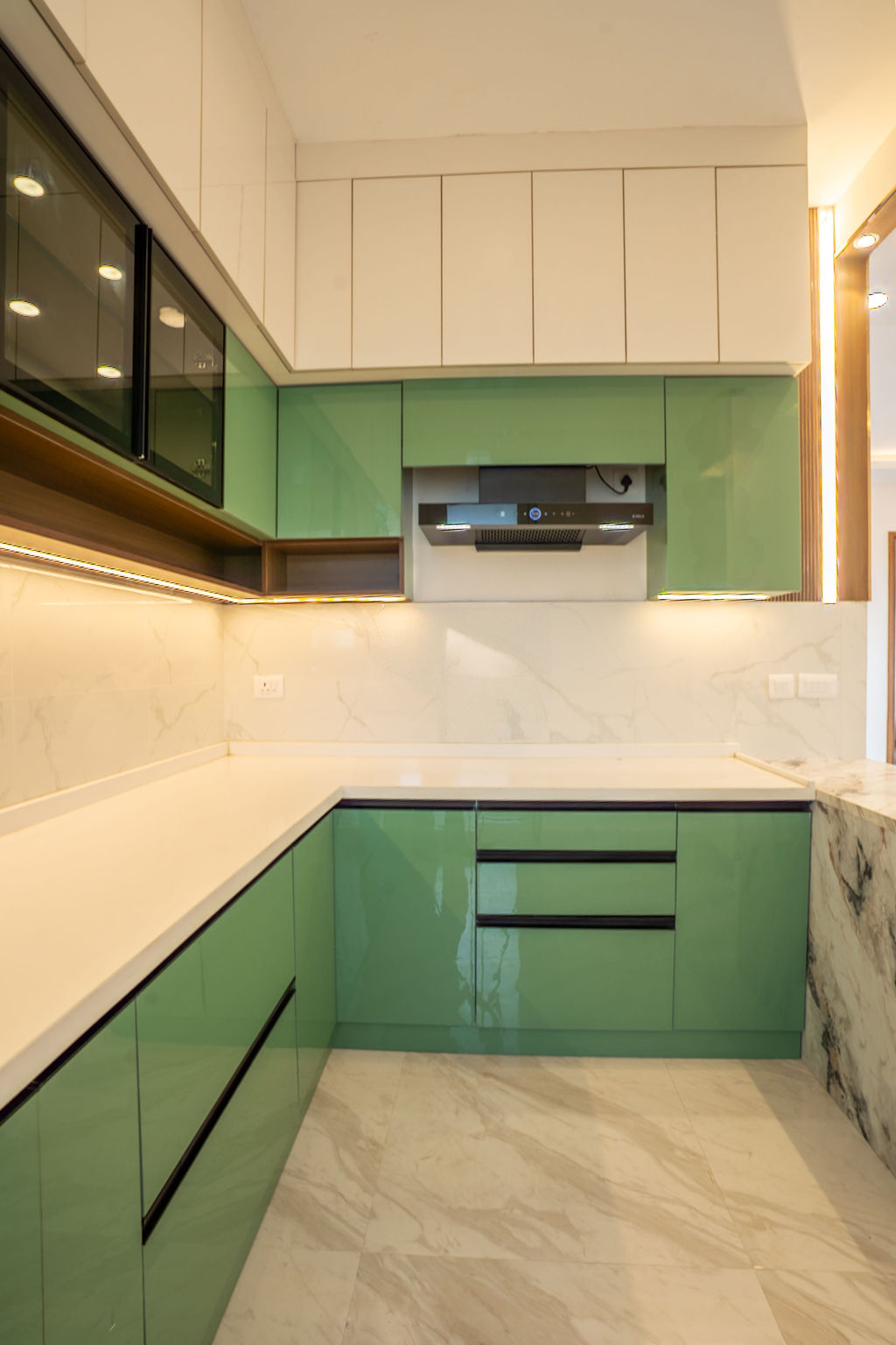 Green kitchen cabinets around the chimney and hob